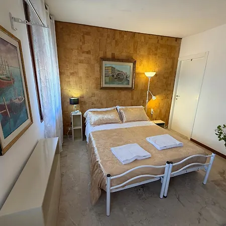 The Venetian Royalclass * Venise